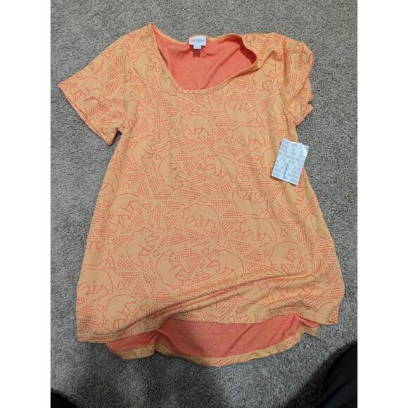 LuLaRoe Tops - lularoe classic t large